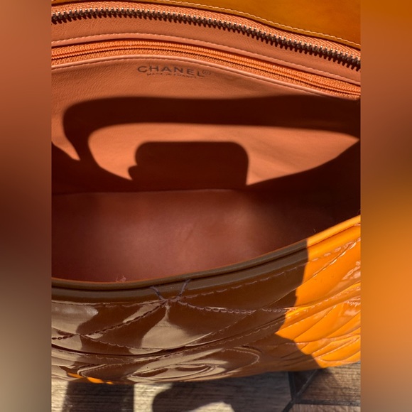 EUC! CHANEL Medallion Tote Vintage Patent Leather Quilted Shoulder Bag - Picture 11 of 17